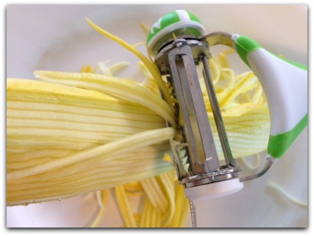 The World's Greatest 3-in-1 Rotational Tri-Blade Peeler Julienne Blade Making Summer Squash into Veggie Pasta